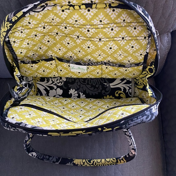 Handbags - Vera Bradley Bowler Bag. Great condition. Lots of pockets. Smoke free home.